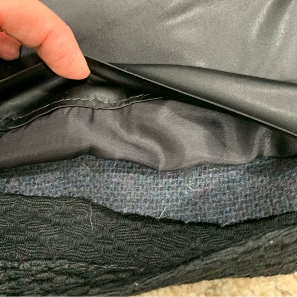 Vintage black coat with fur cuffs - Picture 8 of 14